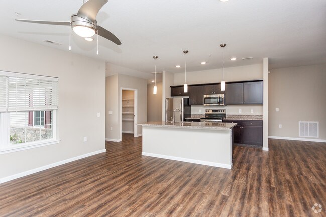 2 habitaciones, 2 baños - Terraza acristalada Breezewood - 1709 pies cuadrados - Redwood Fort Wayne Noyer Road