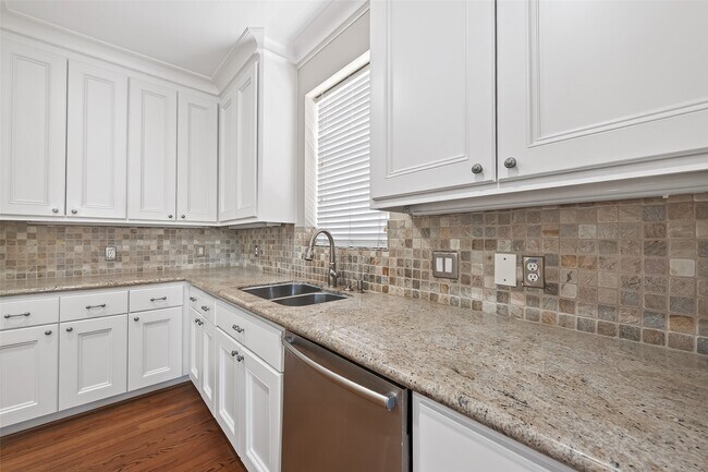 Photo - 105 Detering St