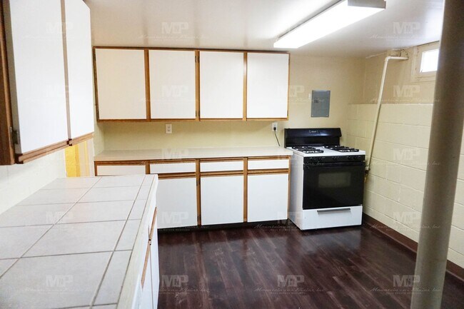 Photo - 640 1/2 S Meldrum St