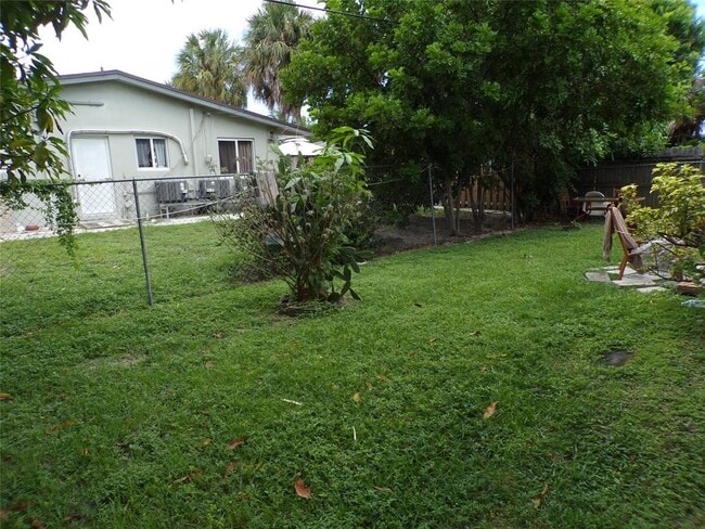 Photo - 2725 SW 9th St Unit 1