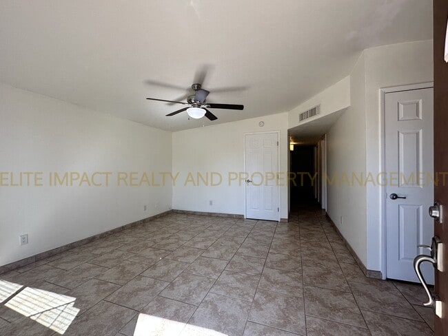 Photo - 5223 E Lee St