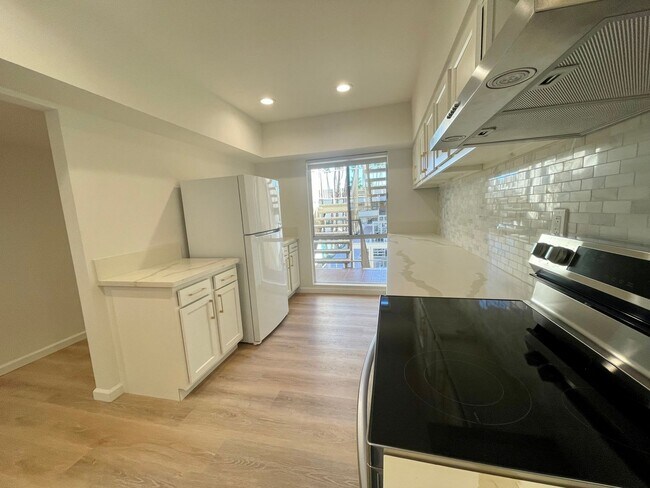 Photo - AVAILABLE NOW !! 2 Bedroom 2 Bathroom Cond...