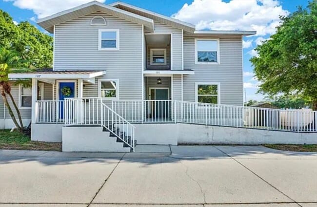 Building Photo - 107 47th Ave N