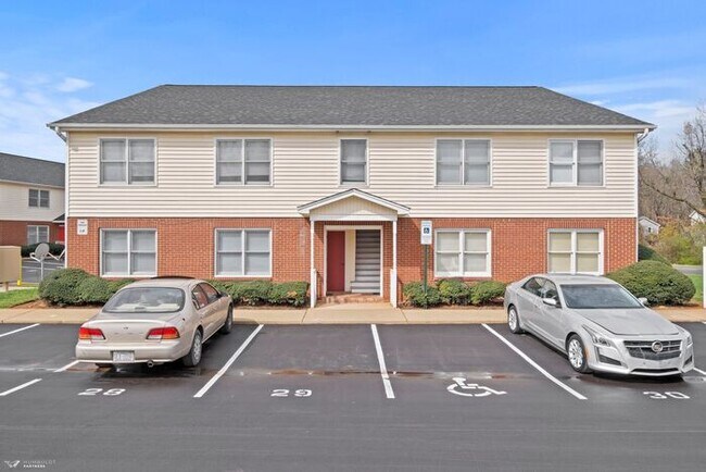 Building Photo - T.R. Lawing Realty Property in Gastonia!