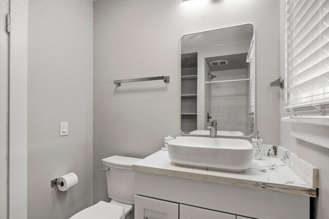 4525 5th Ave NE Unidad 1A