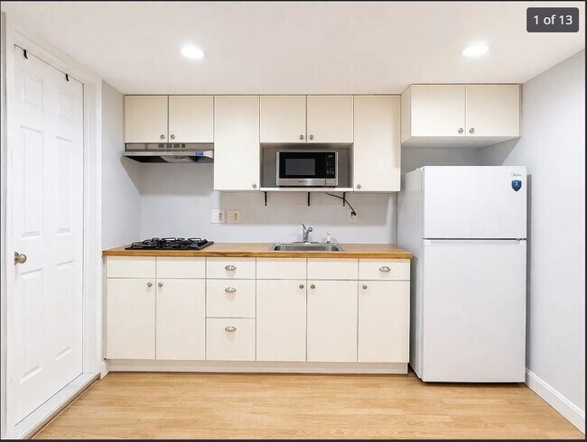 Building Photo - 528 Bennington St Unit 2