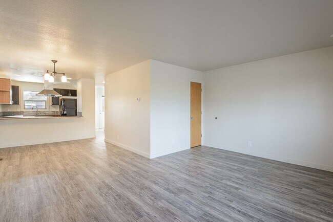 Photo - Conveniently Located 2 Bed/2.5 Bath Townhome with Garage - Near St. Charles Unidad 2334 - 3