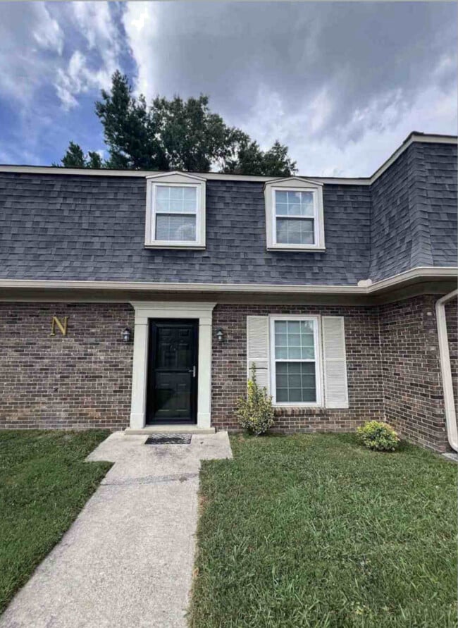 Front of Unit - 1010 Country Club Rd Unit N2