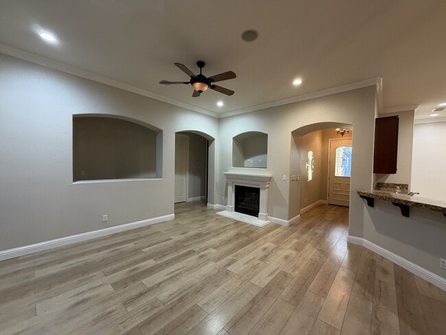 Photo - 1706 Guildford Way