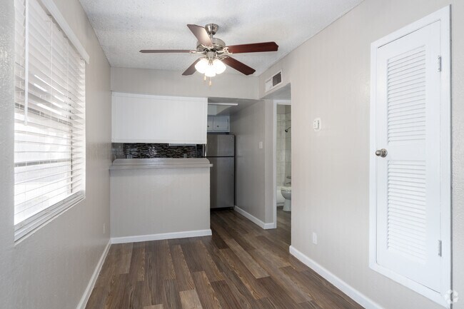1BR,1BA - 588SF - Dining Room