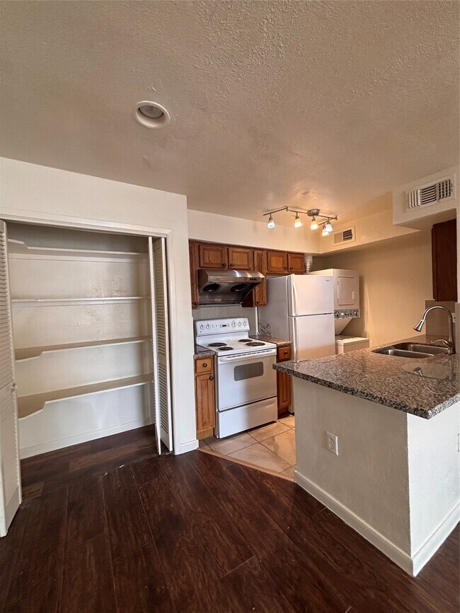 Photo - 2110 Wilcrest Dr Unit 123