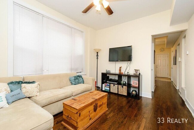 Photo - 2110 W Division-2R Unidad 2R