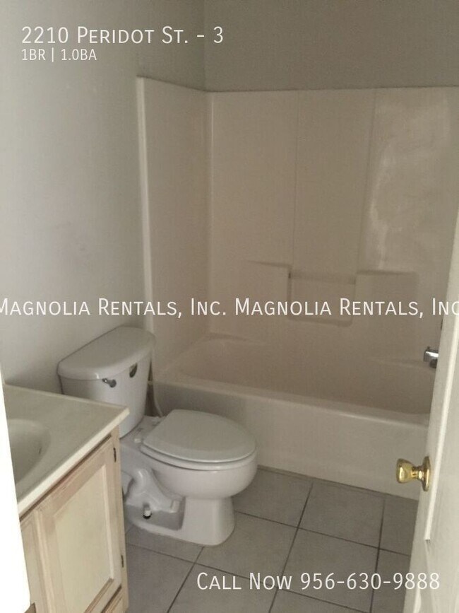 Photo - 2210 Peridot St Unidad 3
