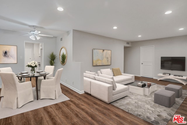 Building Photo - 1006 Havenhurst Dr Unit 4