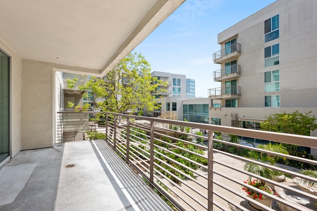 Building Photo - 267 S San Pedro St Unit 211