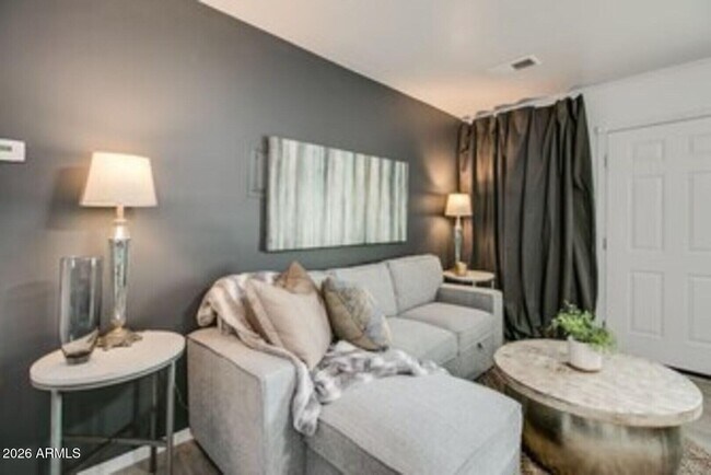 830 E Maryland Ave Unit 2
