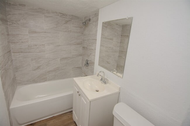 Photo - 3307 Broadway St