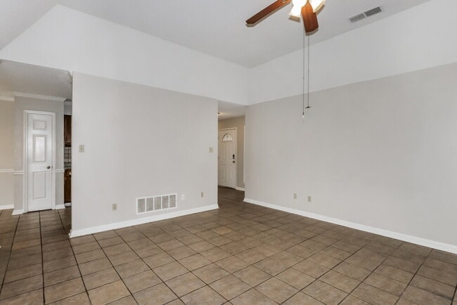 Photo - 5818 Southbend Ln