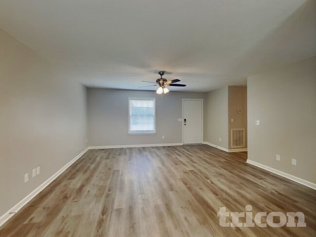 Photo - 531 Winning Dr