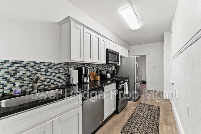 717 17th St Unit B