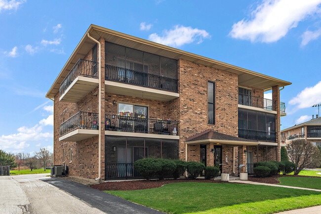 Building Photo - 16749 Paxton Ave Unit 1N