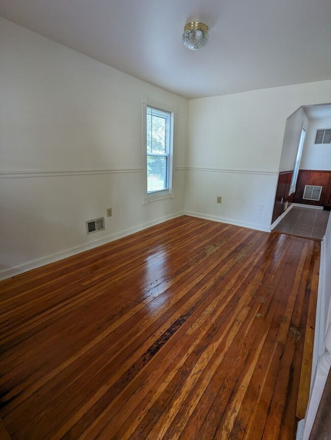 Photo - Spacious 3 Bedroom House Available Now!