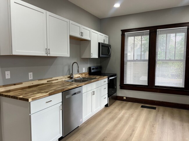 Photo - 223 E 8th St