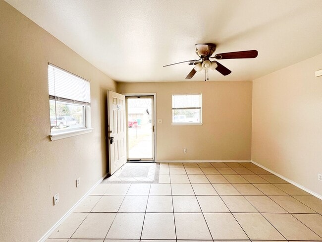 Photo - 211 W Bobwhite Ln Unit B2