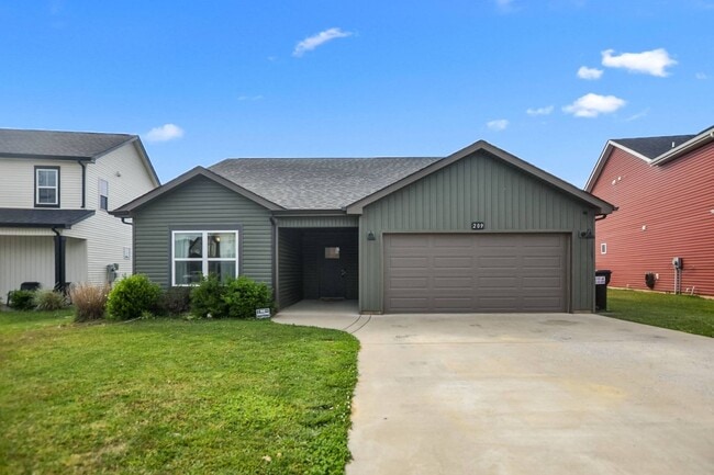 Pet Friendly Three Bedroom! - Pet Friendly Three Bedroom!