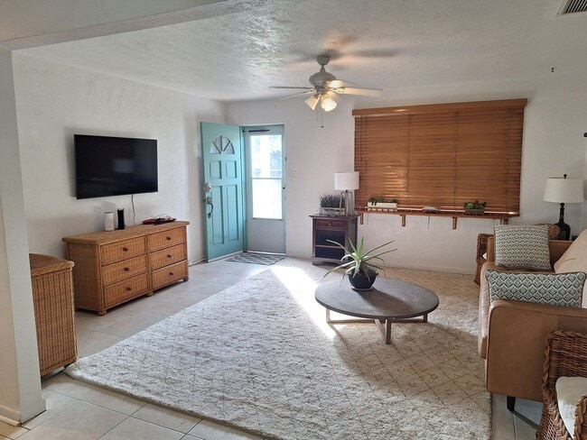 Photo - WALK TO THE BEACH - 3BR 2BA PARTIALLY FURNISHED
