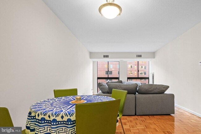 Building Photo - 1200 23rd St NW Unit 703 Rental