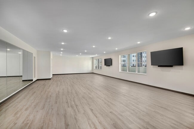 Building Photo - Vista Riverwest