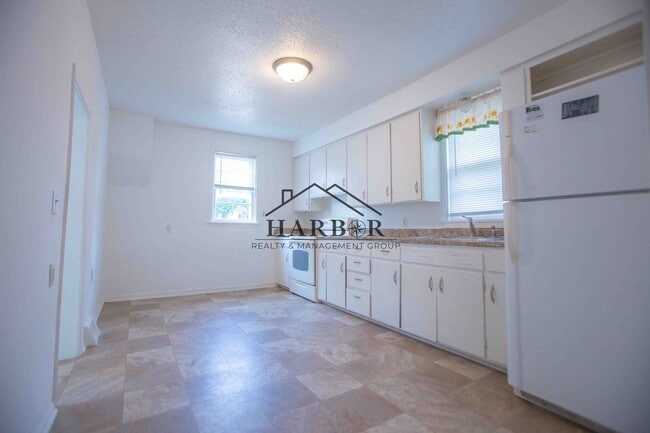 Building Photo - 315 5th Ave NW Rental