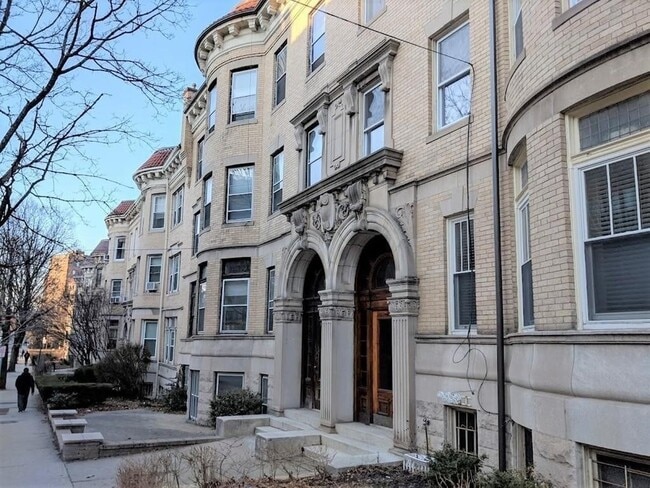Building Photo - 198 St Paul St Unit 4