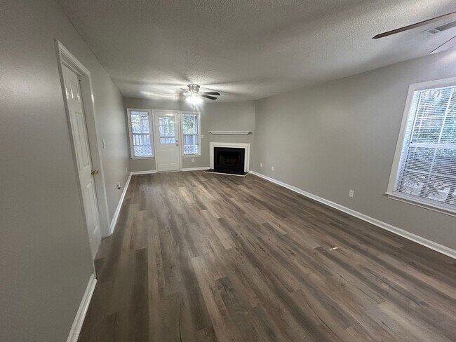 15 Heritage Village Ln