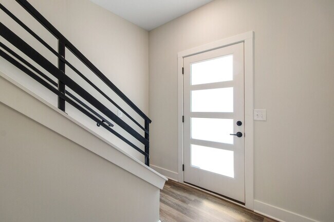 Photo - 725 Hornbuckle Rd