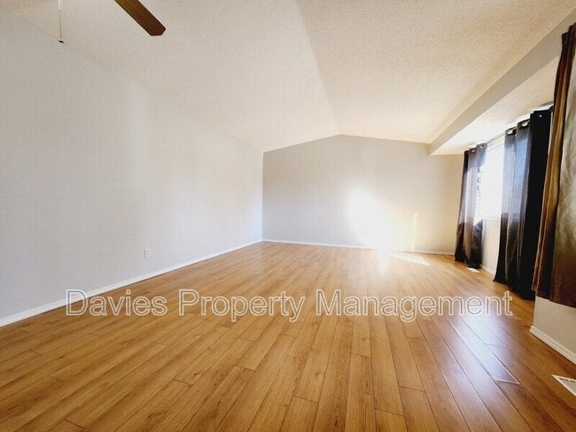 Photo - 611 Willow Ct NW