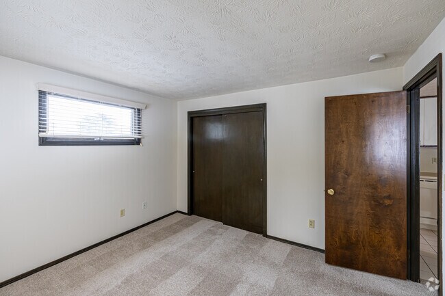 1BR, 1BA - 600SF - Bedroom