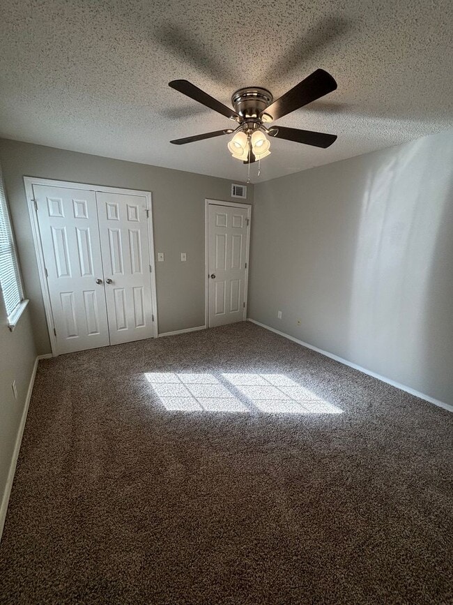 Photo - 3320 N Detroit Ave Unit 3320-2