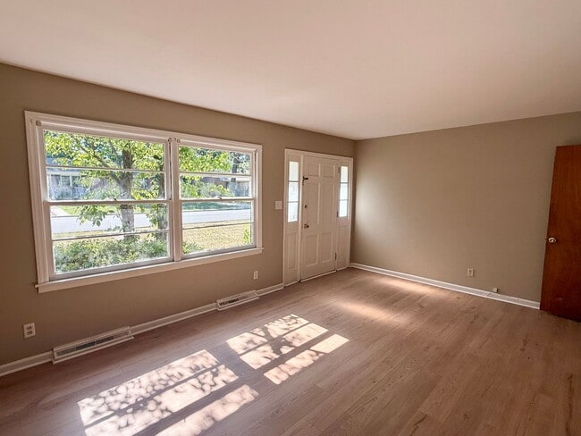 Photo - Three bedroom, 1.5 bath house in Burlington