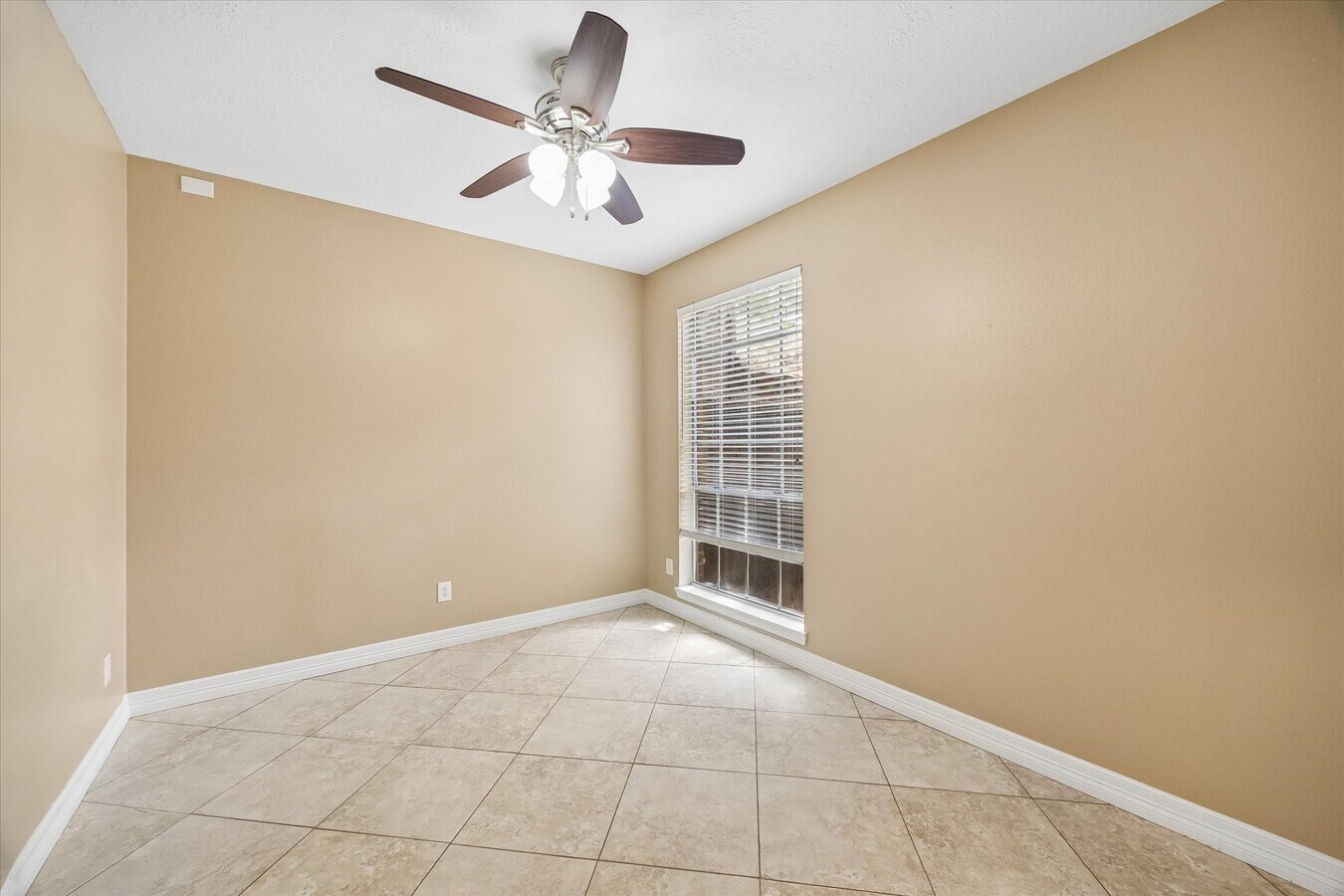 Photo - 9 E Willowood Ct