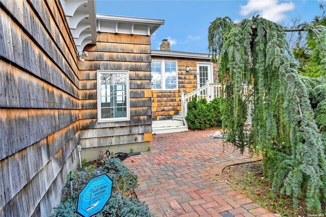 Photo - 443 Waterside Rd