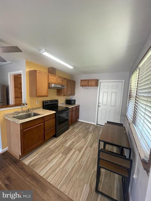 Photo - 5527 Halwis St