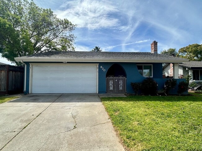 Building Photo - 4 Bedroom Home! Close to Shopping Centers & CHS Attendance!