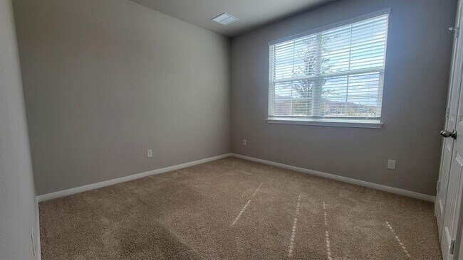 Photo - 487 Apache Plum Dr