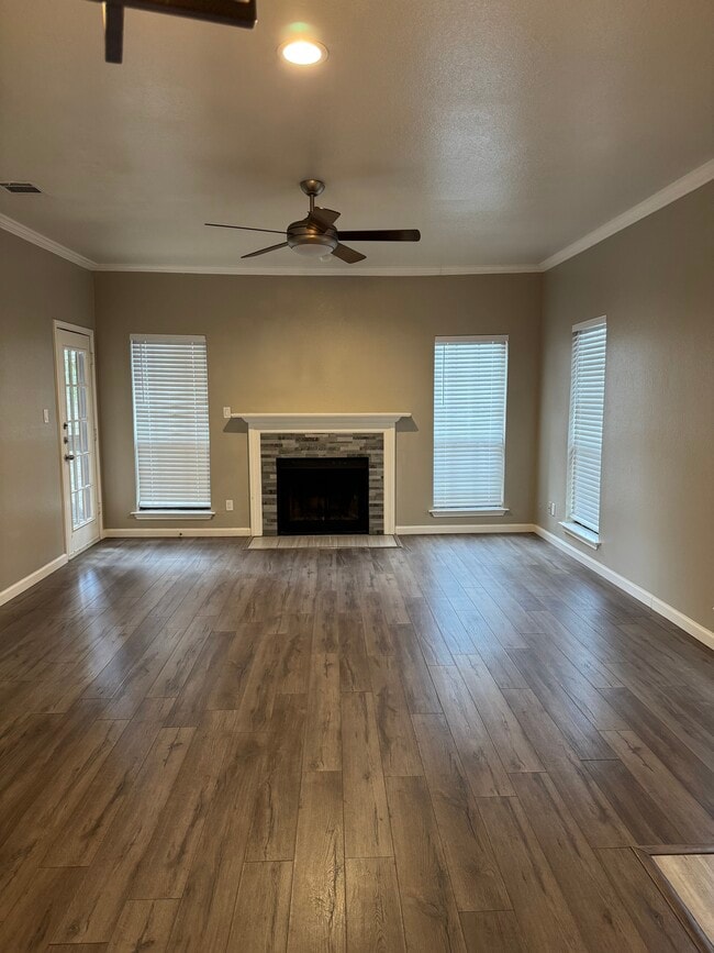 Building Photo - 11839 Parliament St Unit 624