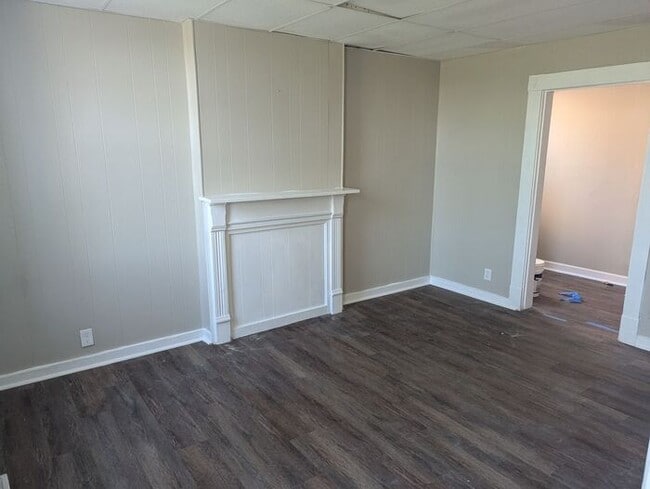 Photo - Great Price, Professionally Managed, Literal One Minute to Shopping and Dining!