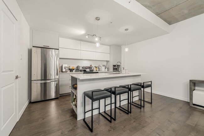 Photo - 17 Ave Gendron Unit 404