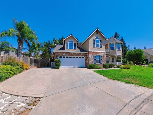 Photo - Elegant 4 Bedroom Home w/ Upstairs Loft Mo...