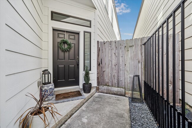 Photo - 1144 W 24th St